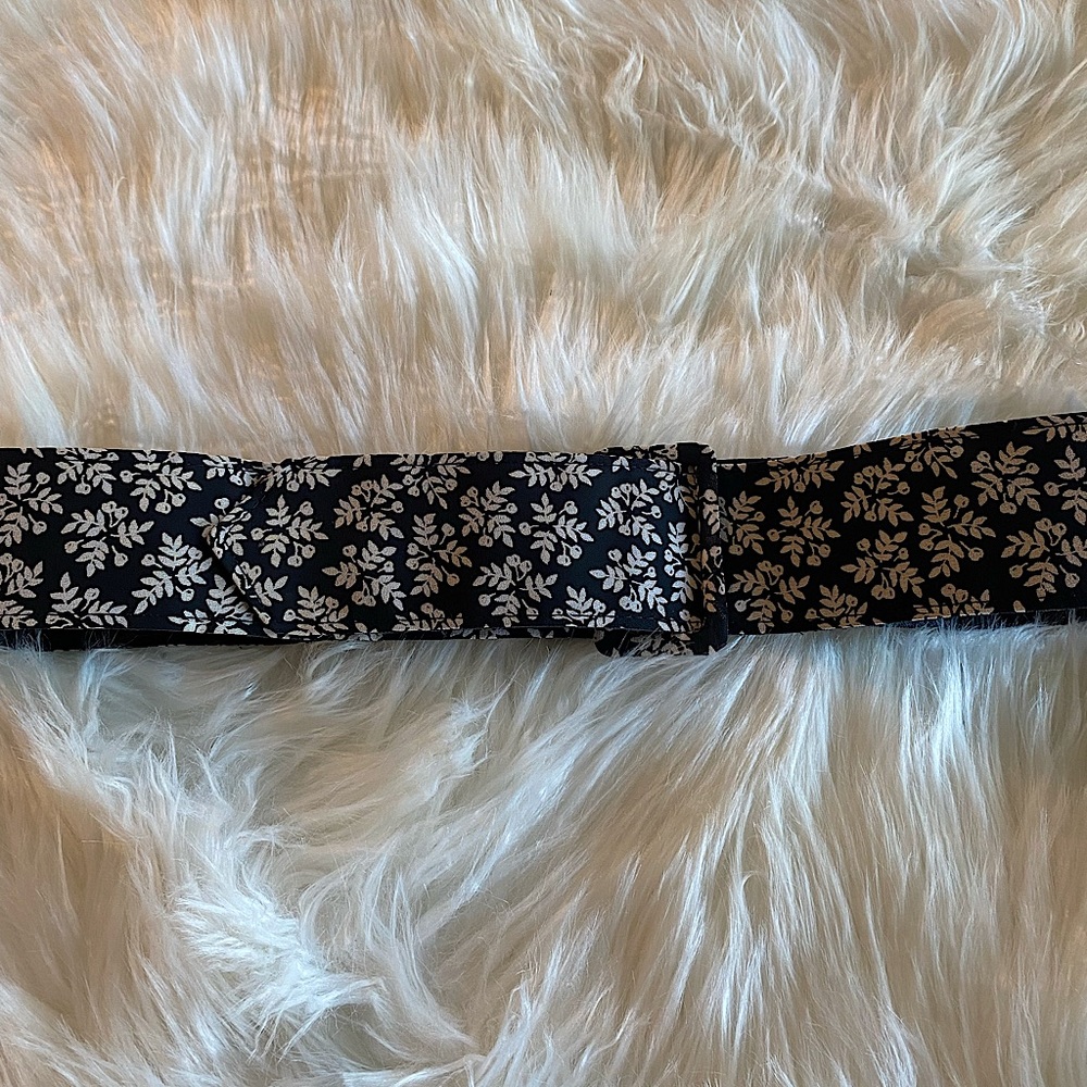 Navy dark blue and white cream floral vintage equivalent to small medium